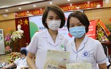Ngắm những nữ hộ sinh xinh đẹp hiến máu trong ngày lễ tình nhân